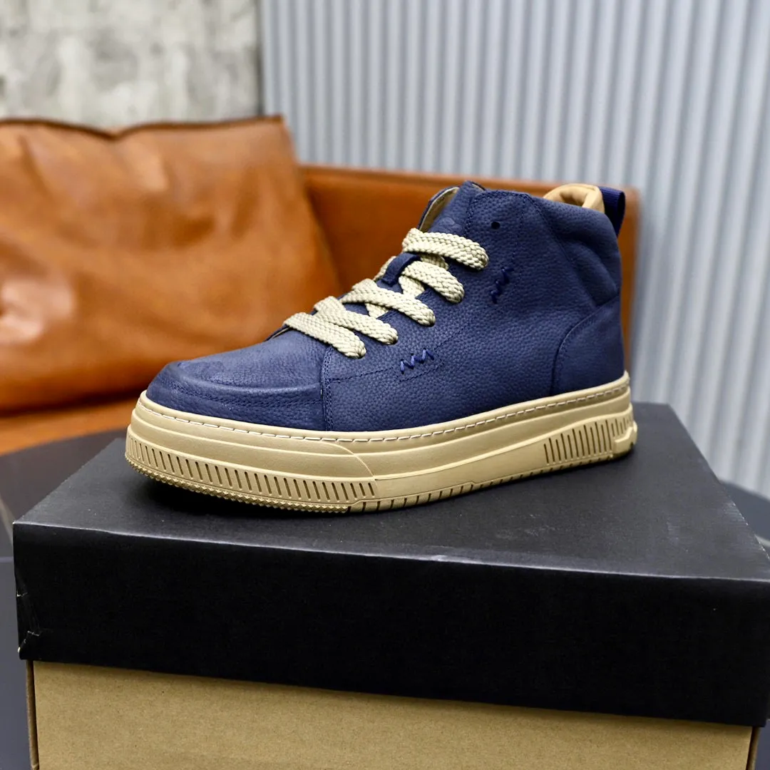 Ex-factory price: 640💰Thick wool imported from Australia Brand: UGG genuine purchasing agent Size: 38-44 Grade: Official website 1:1 Material: First layer of genuine leather waterproof and antifreeze upper Real wool lining Original non-slip soft wear-resistant outsole Style category: Men's casual shoes Trendy style Comfortable on the feet Color: Official website color synchronization
